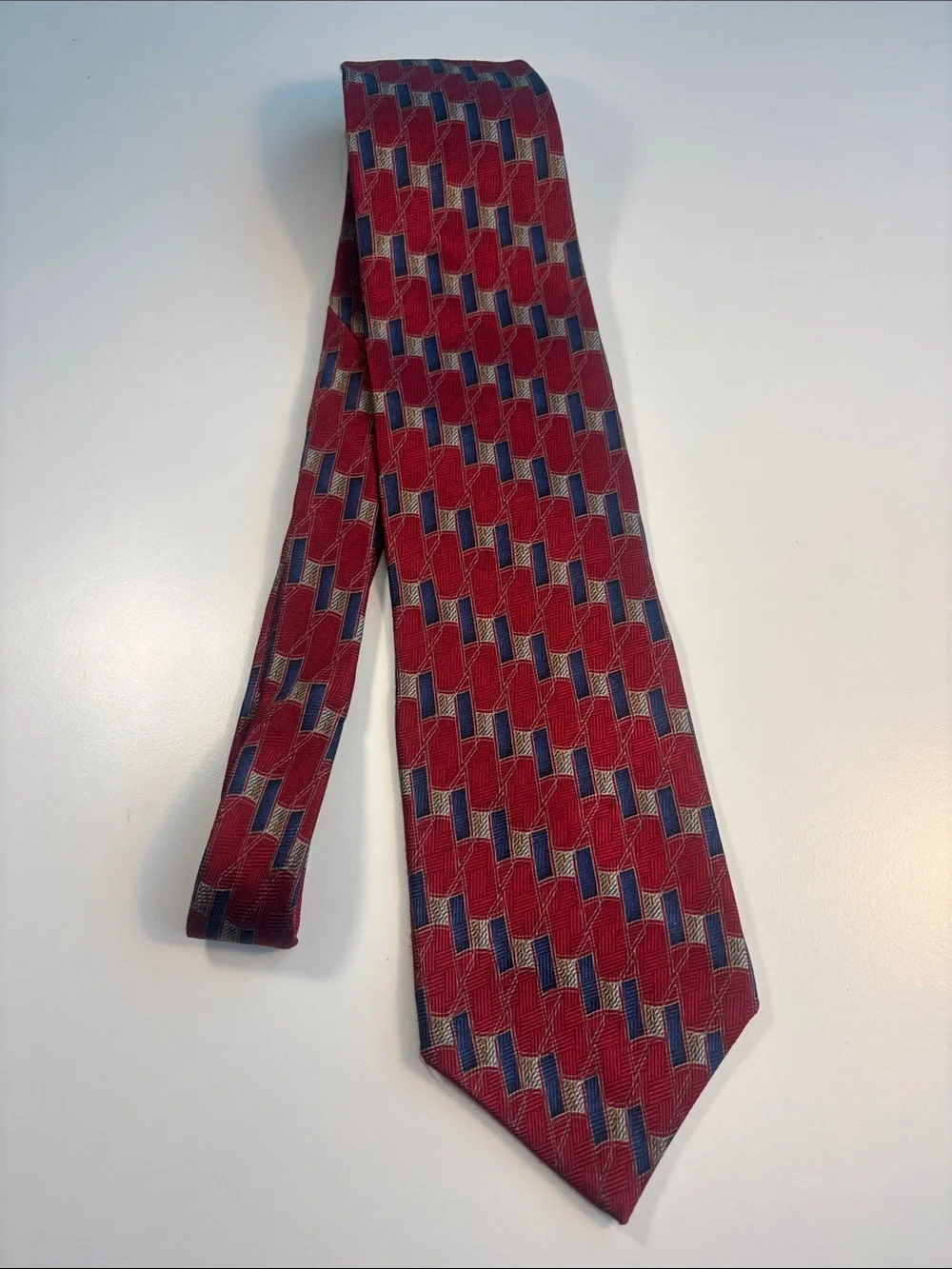 bill blass Red Geometric Wave Tie with Blue and Cream Accents -601sku